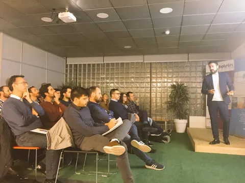 Juan Francisco Rodríguez durante su ponencia en el meetup Mallorca SEO sobre la auditoría técnica del portal Turisme Petit